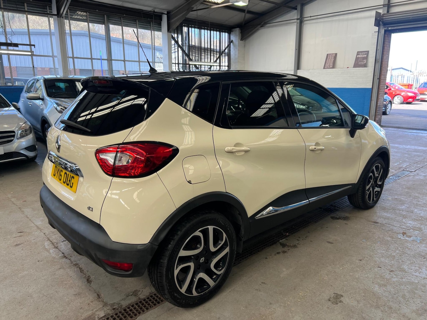 Used Renault Captur for sale - 77892074: Photo 9