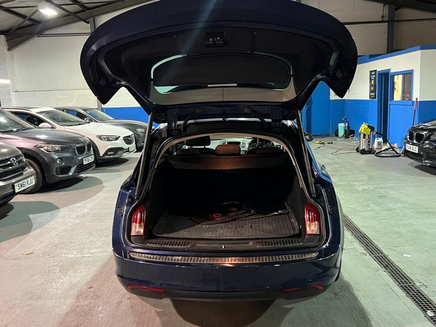 Used Vauxhall Insignia 2011 for sale - 76912729: Photo 28