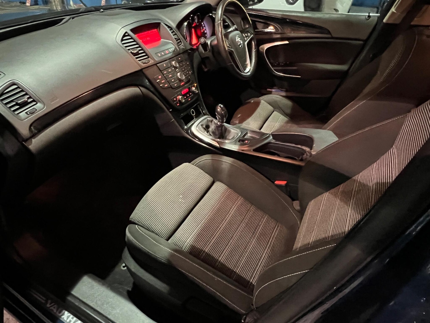 Used Vauxhall Insignia 2011 for sale - 76912729: Photo 30