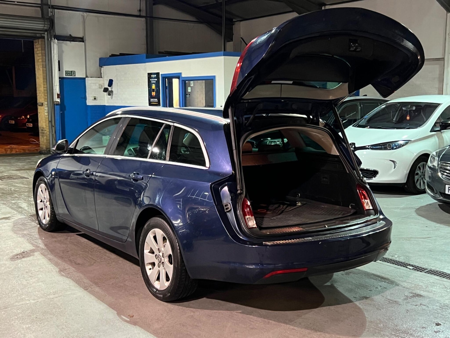 Used Vauxhall Insignia 2011 for sale - 76912729: Photo 7