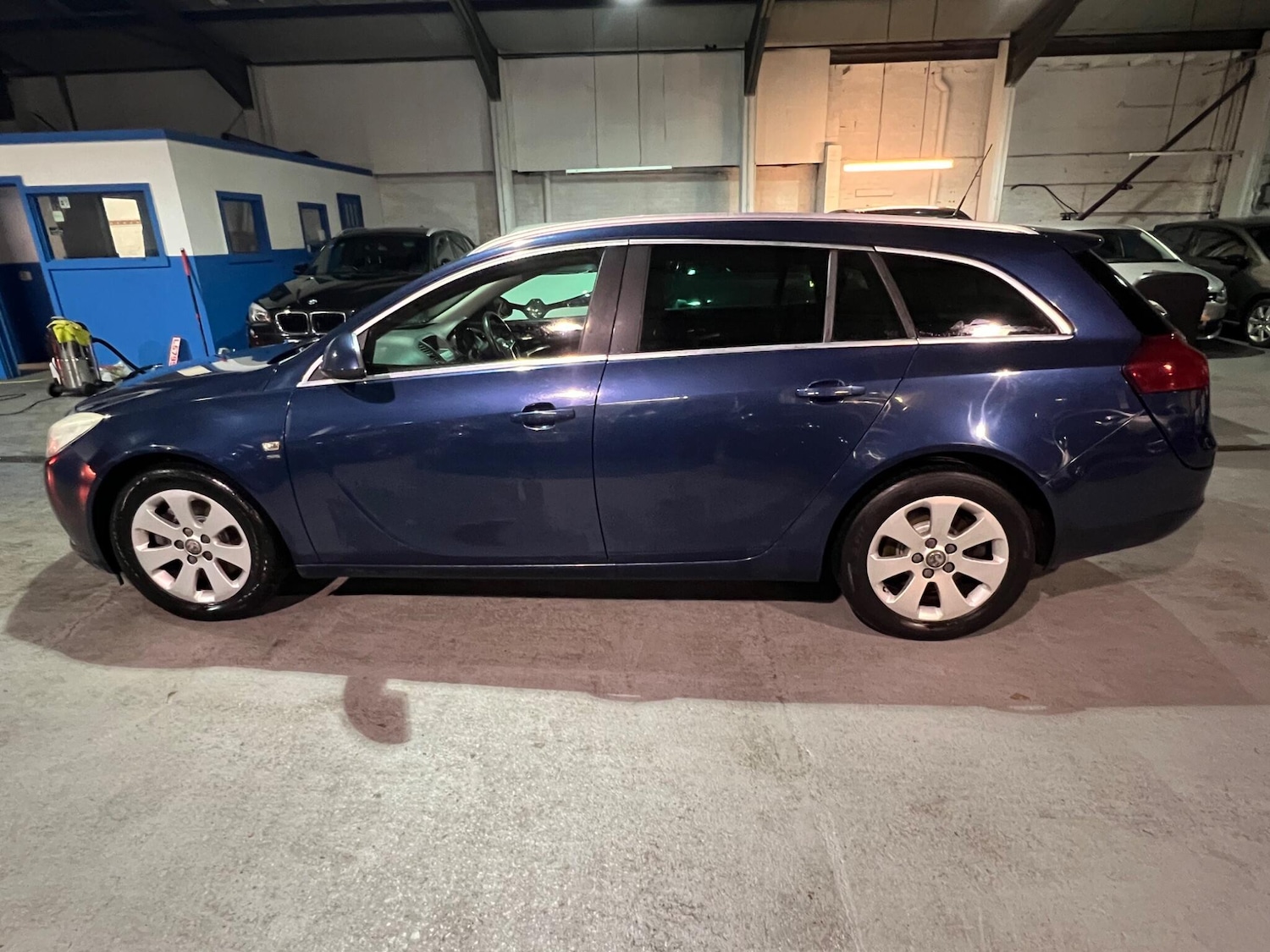 Used Vauxhall Insignia 2011 for sale - 76912729: Photo 8