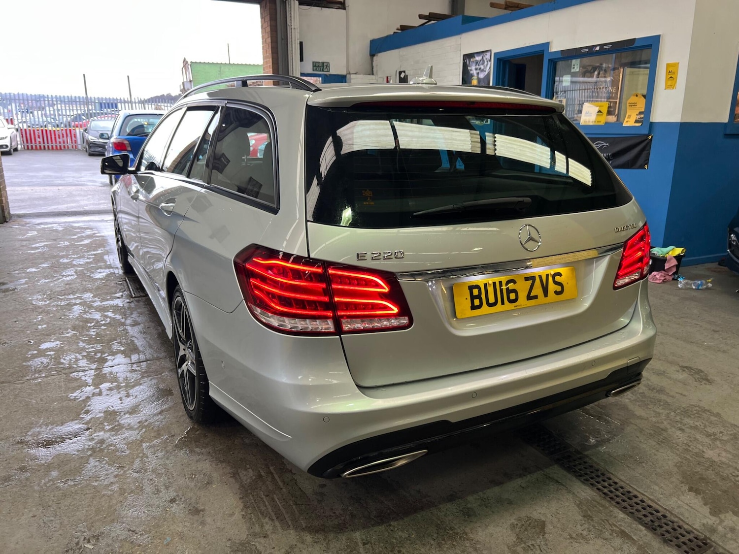 Used Mercedes-Benz E Class for sale - 77538453: Photo 4