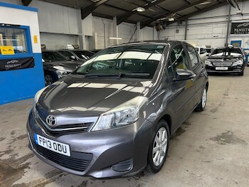 Used Toyota Yaris 2013 for sale - 77824914: Photo