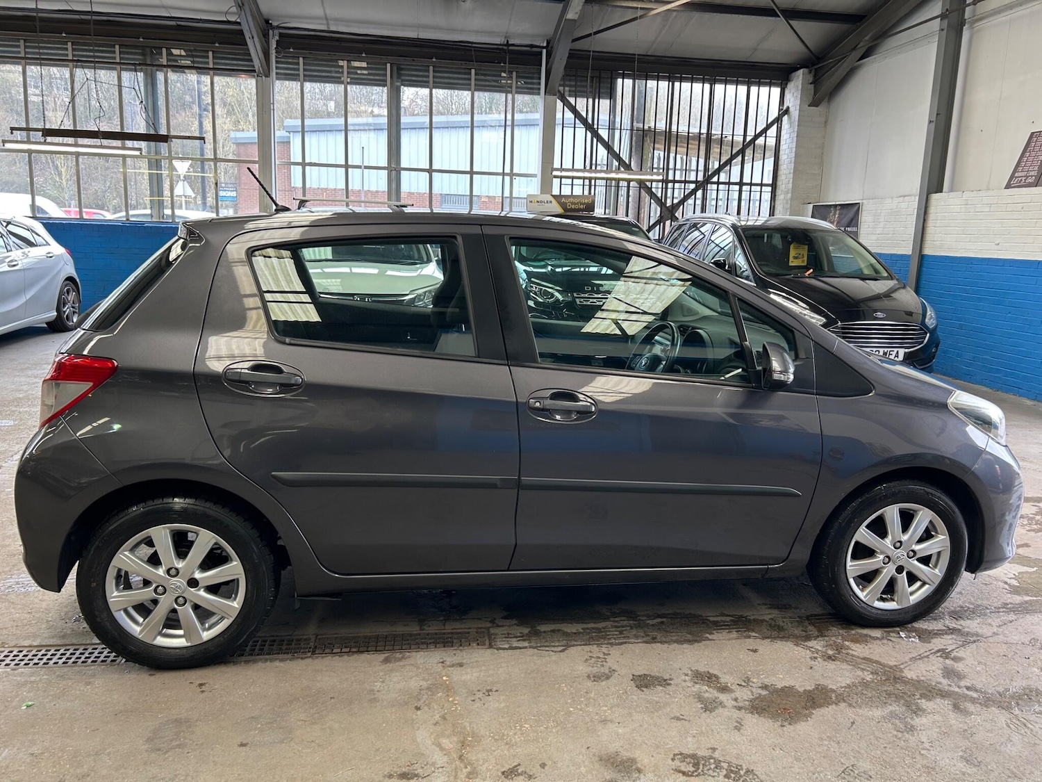 Used Toyota Yaris for sale - 77824914: Photo 9