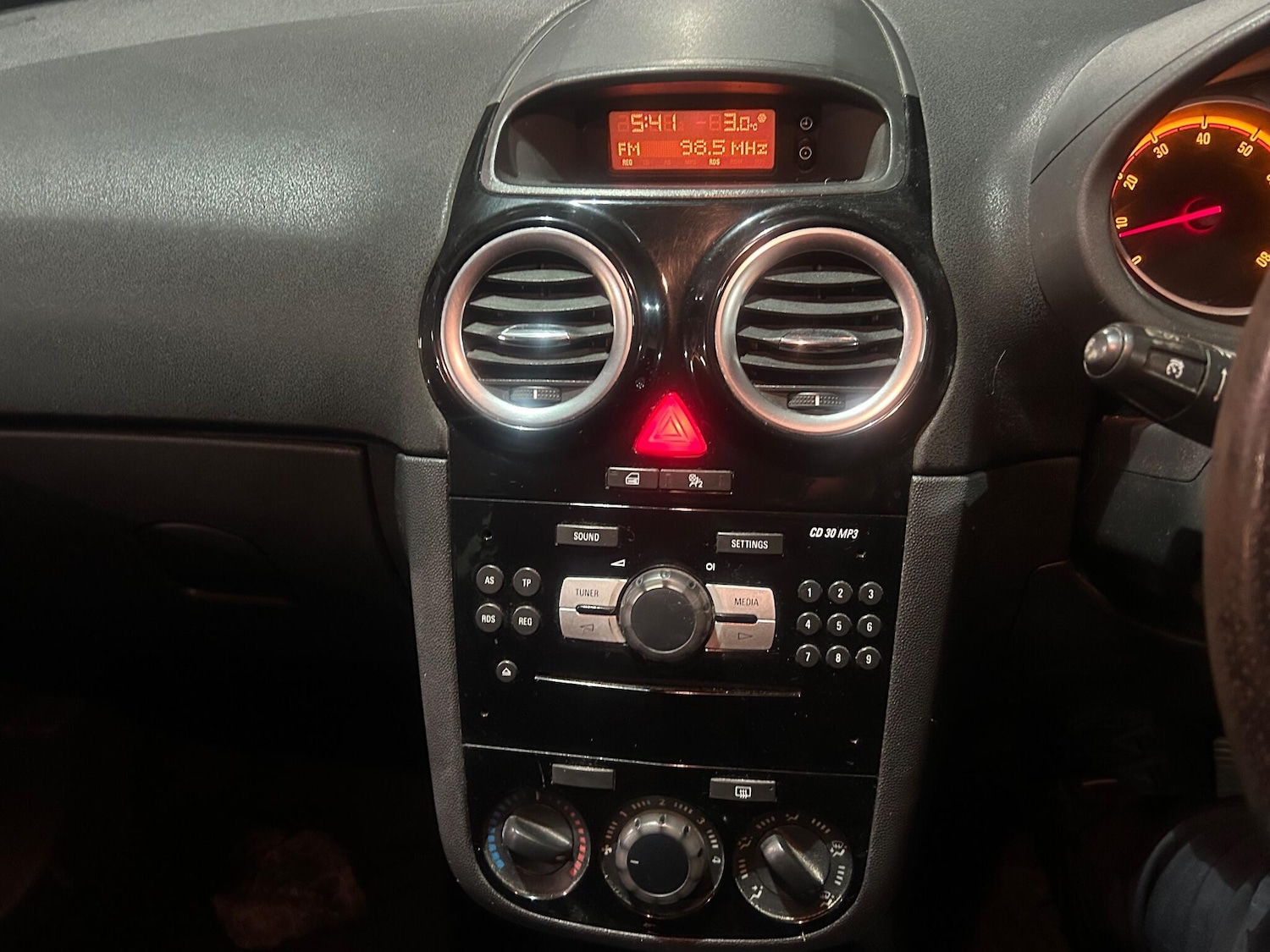 Used Vauxhall Corsa 2012 for sale - 77203413: Photo 13