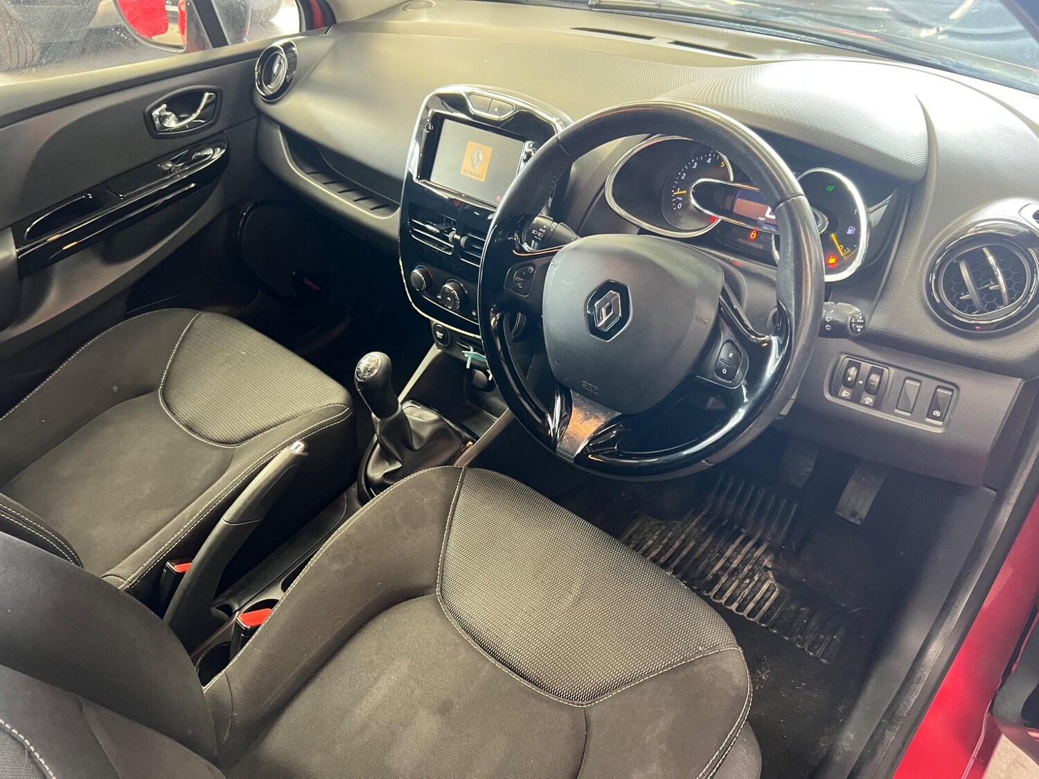 Used Renault Clio 2014 for sale - 78020016: Photo 16