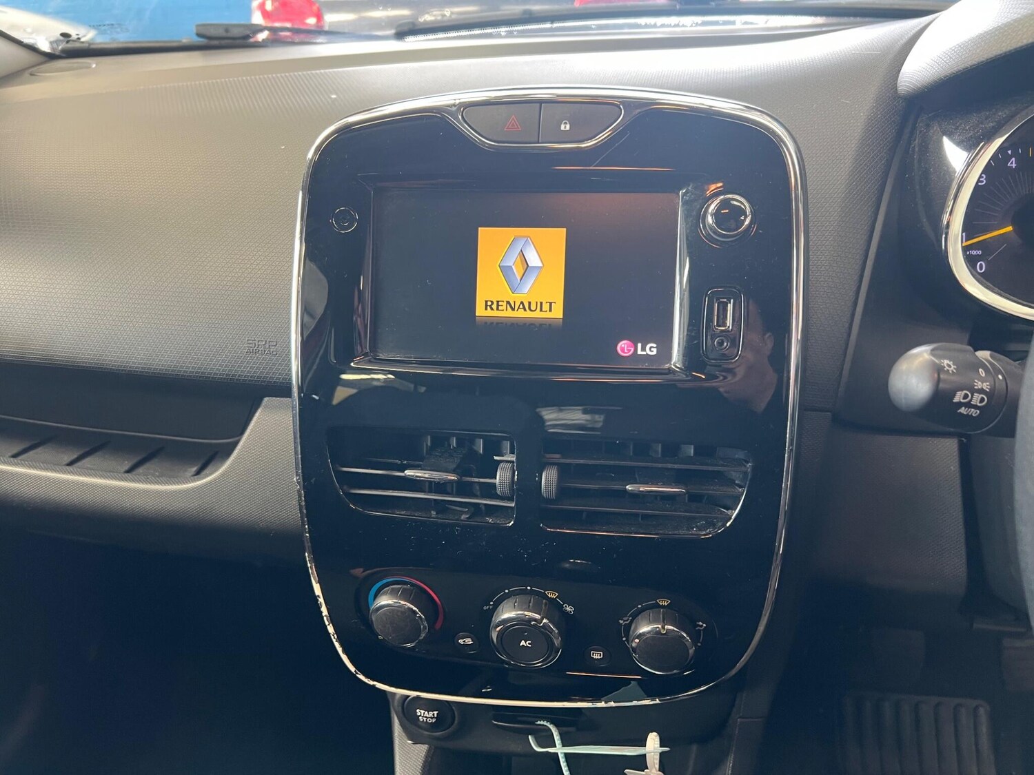 Used Renault Clio 2014 for sale - 78020016: Photo 19