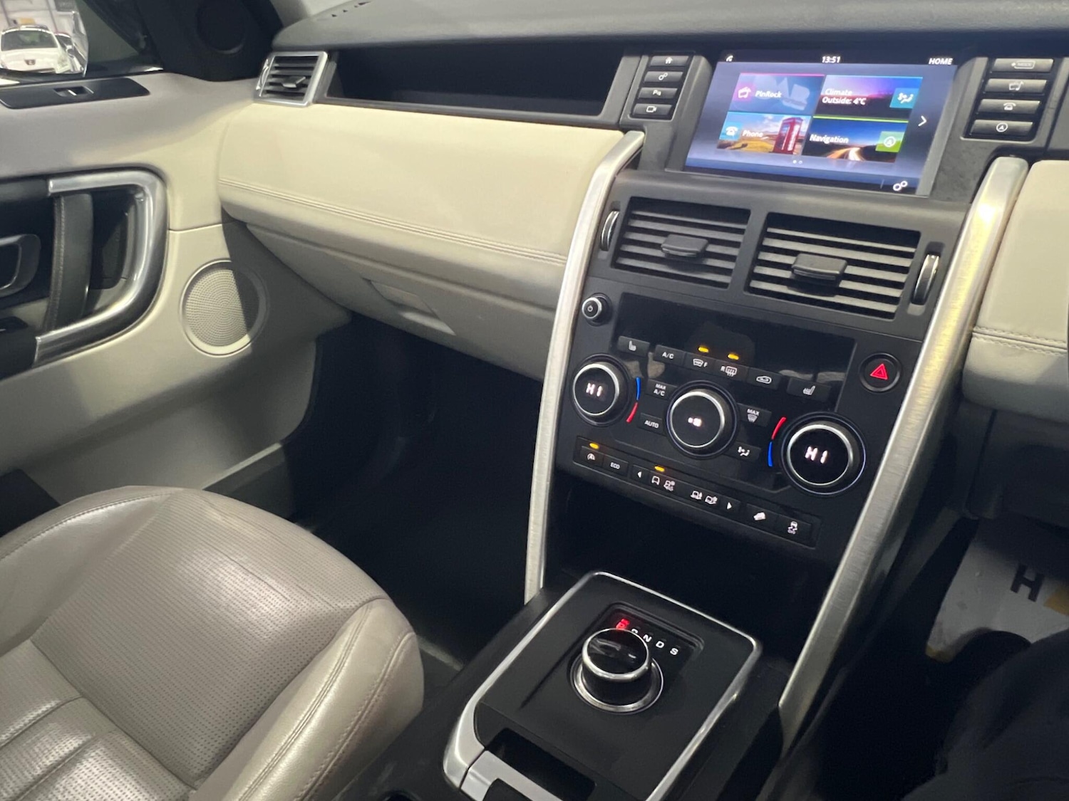 Used Land Rover Discovery Sport 2017 for sale - 77156010: Photo 17