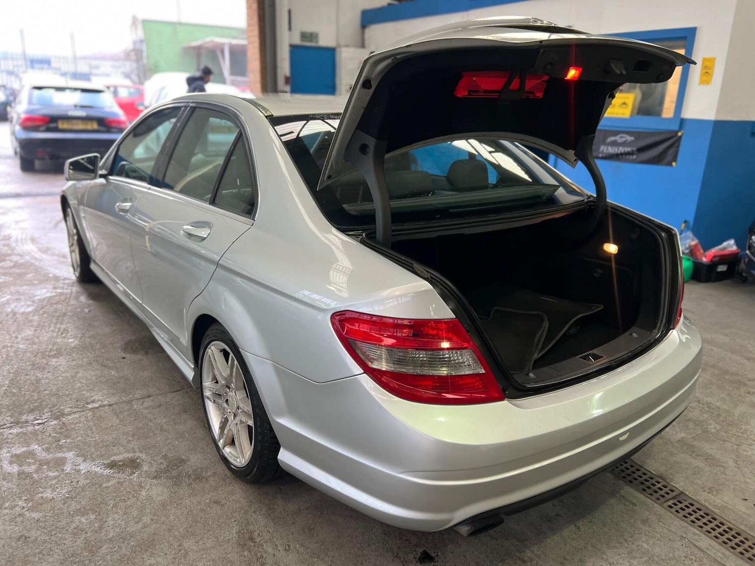 Used Mercedes-Benz C Class for sale - 77230080: Photo 8