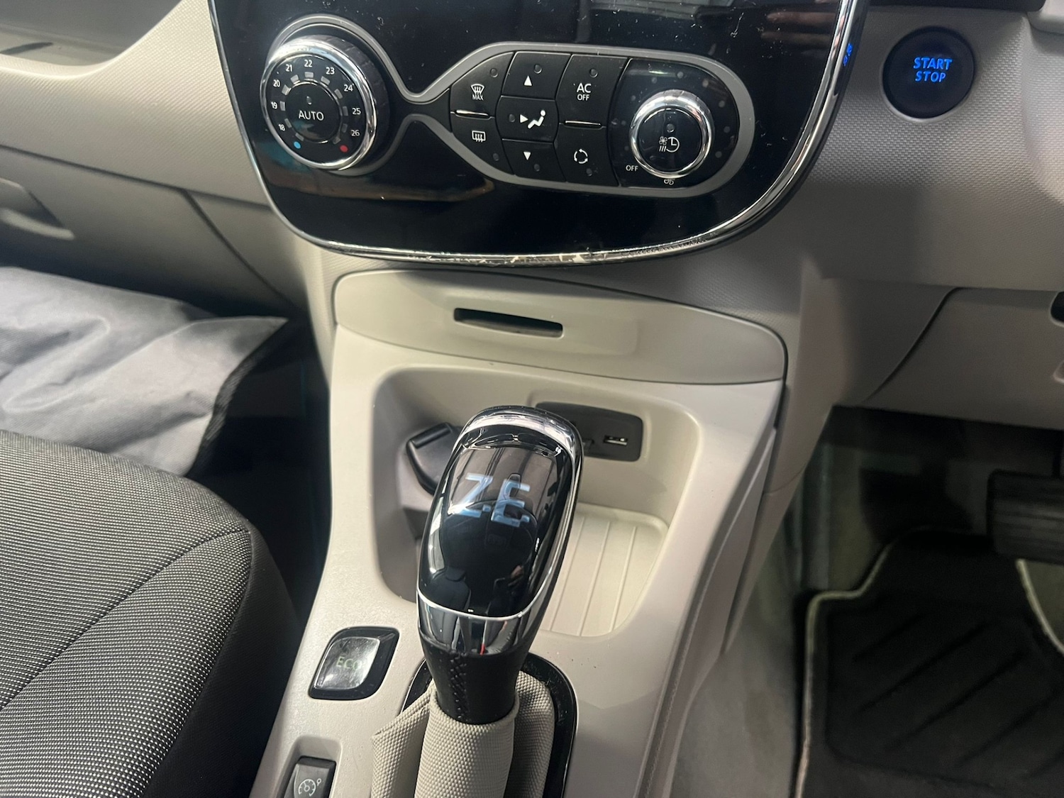 Used Renault Zoe 2015 for sale - 76798993: Photo 22