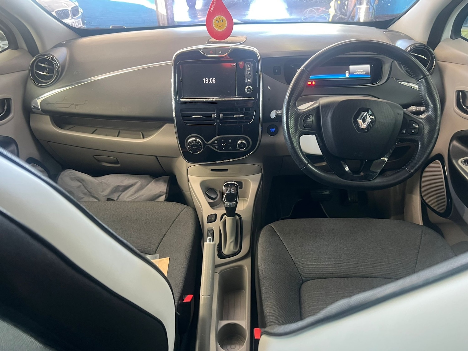 Used Renault Zoe 2015 for sale - 76798993: Photo 26