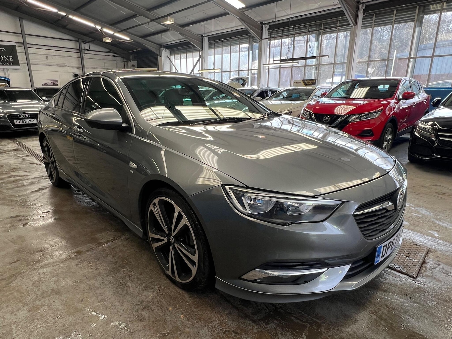 Used Vauxhall Insignia 2018 for sale - 77925918: Photo 2