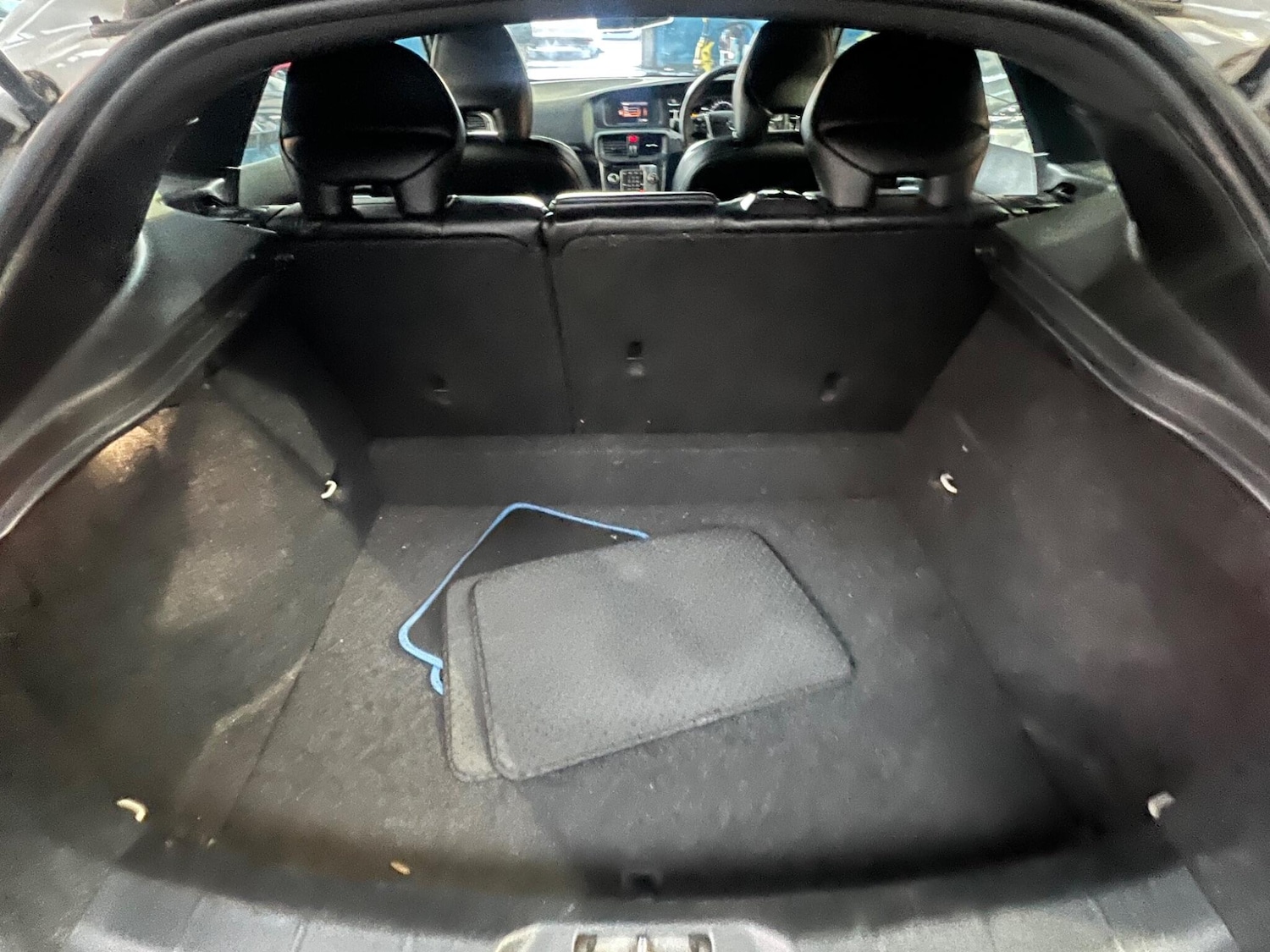 Used Volvo V40 2015 for sale - 77410888: Photo 25