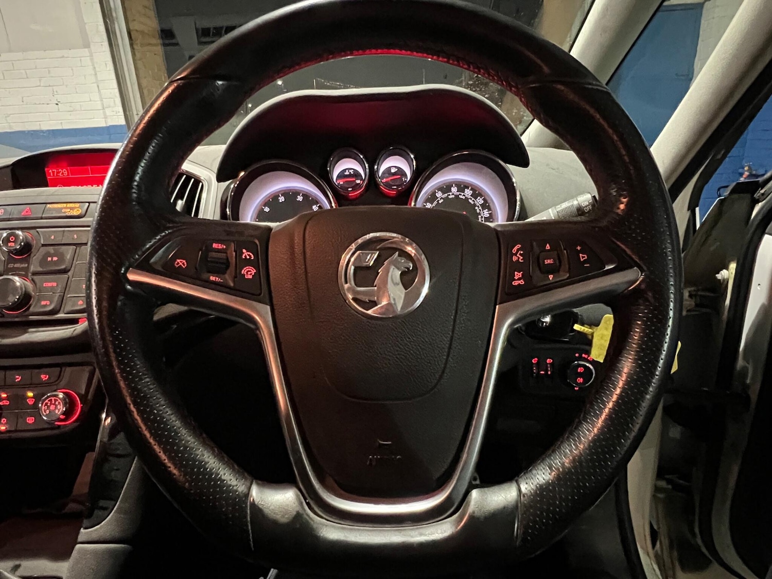 Used Vauxhall Zafira 2015 for sale - 77574133: Photo 24