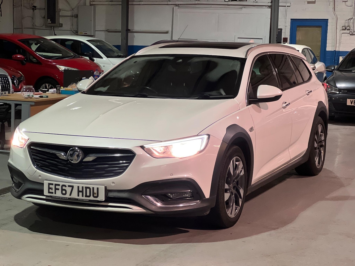 Used Vauxhall Insignia 2018 for sale - 77305239: Photo 3