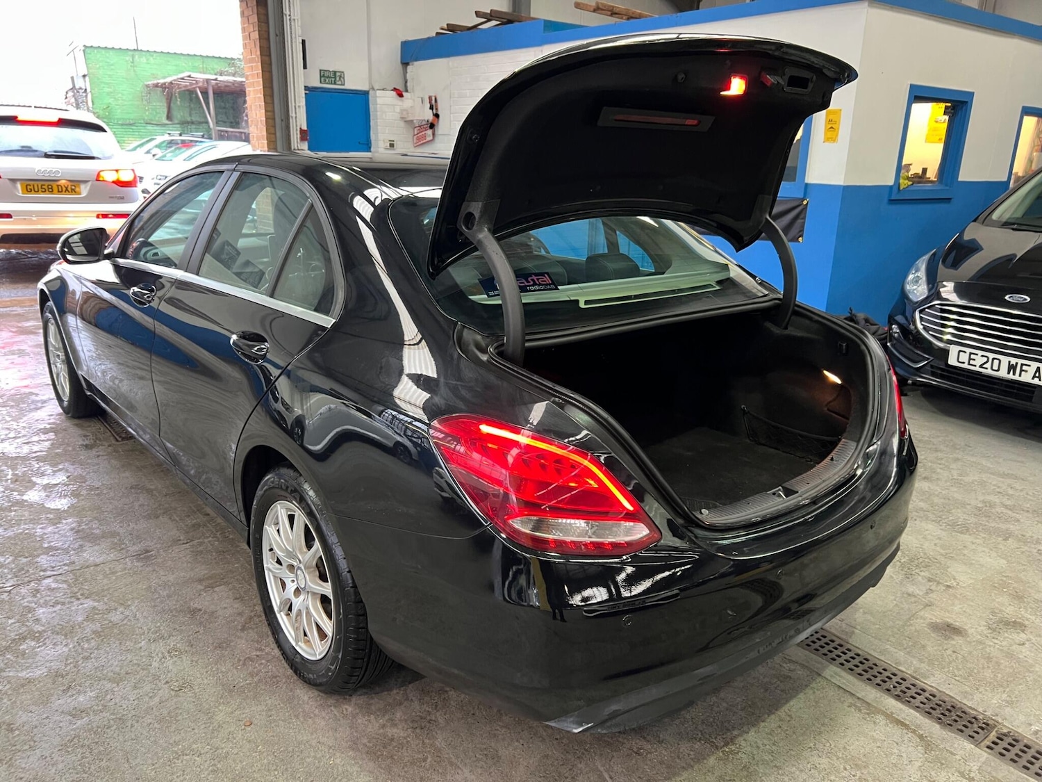 Used Mercedes-Benz C Class 2017 for sale - 77345433: Photo 8