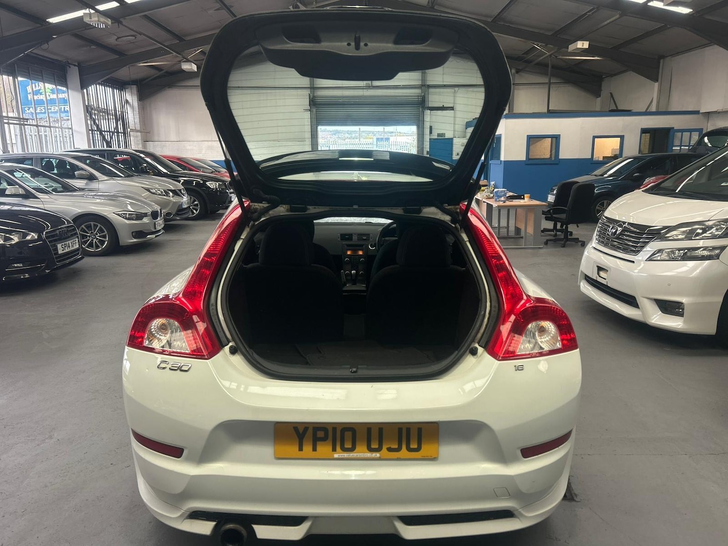 Used Volvo C30 2010 for sale - 76657821: Photo 30