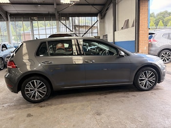 Used Volkswagen Golf 2018 for sale - 79577238: Photo