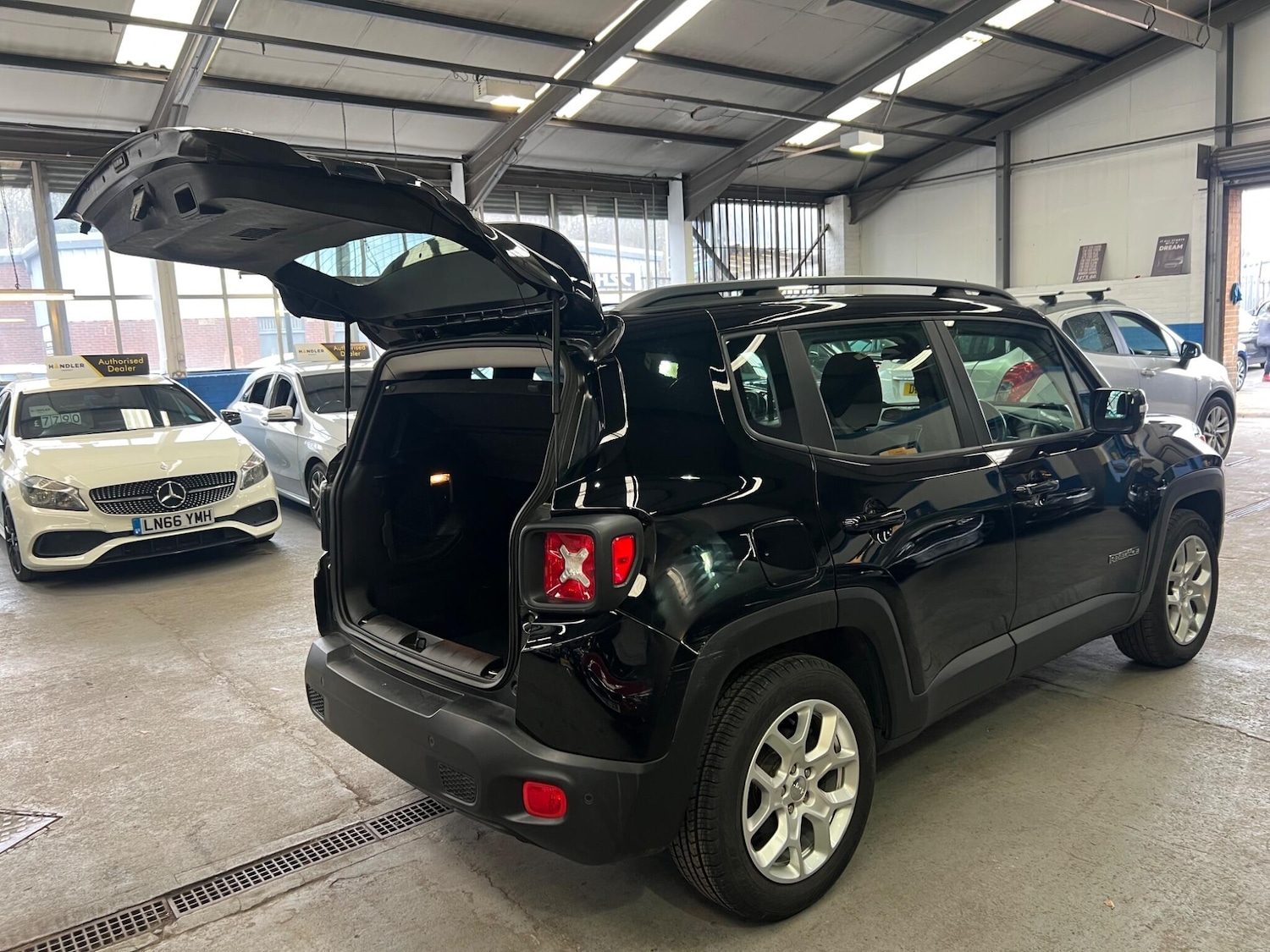 Used Jeep Renegade 2016 for sale - 77799415: Photo 11