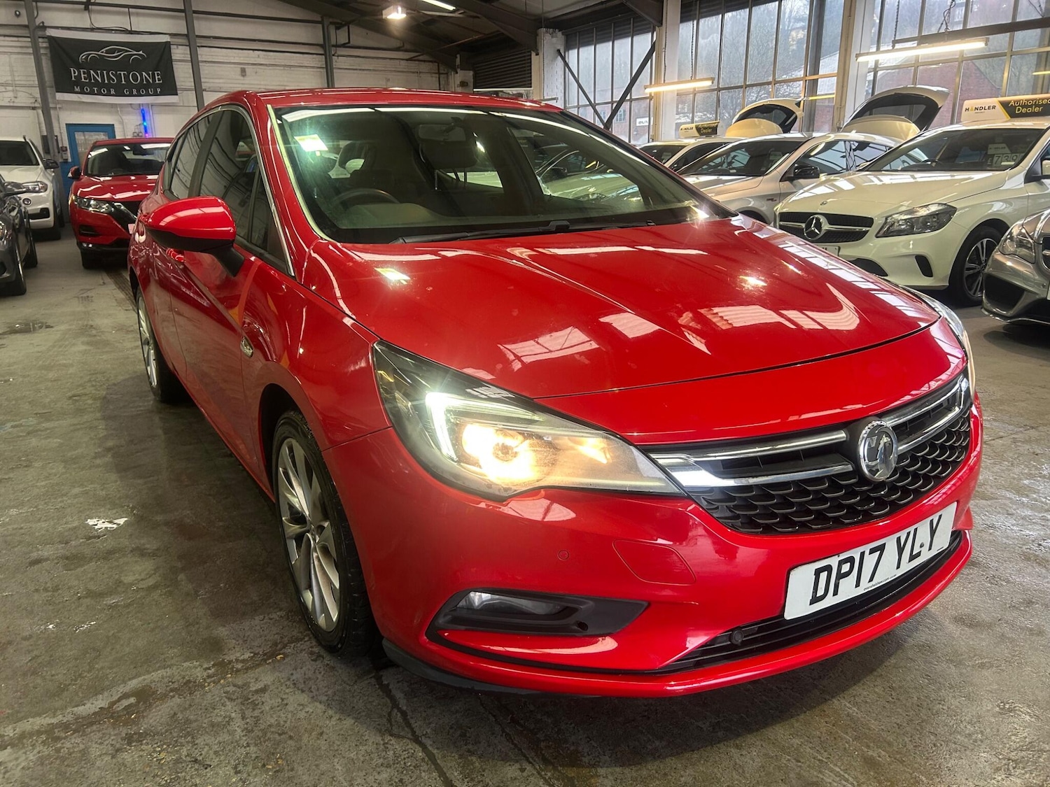 Used Vauxhall Astra 2017 for sale - 77479437: Photo 2