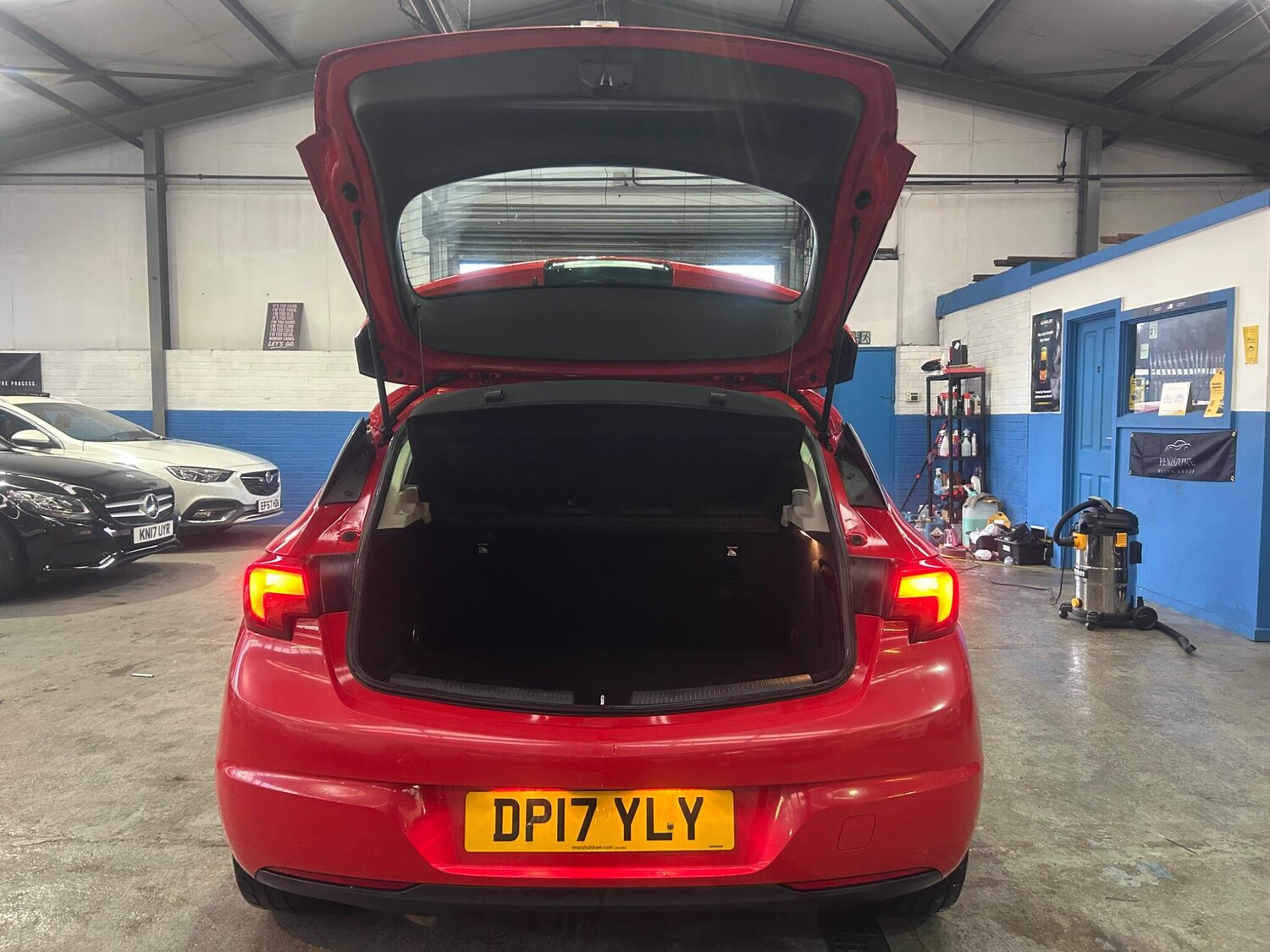 Used Vauxhall Astra 2017 for sale - 77479437: Photo 30