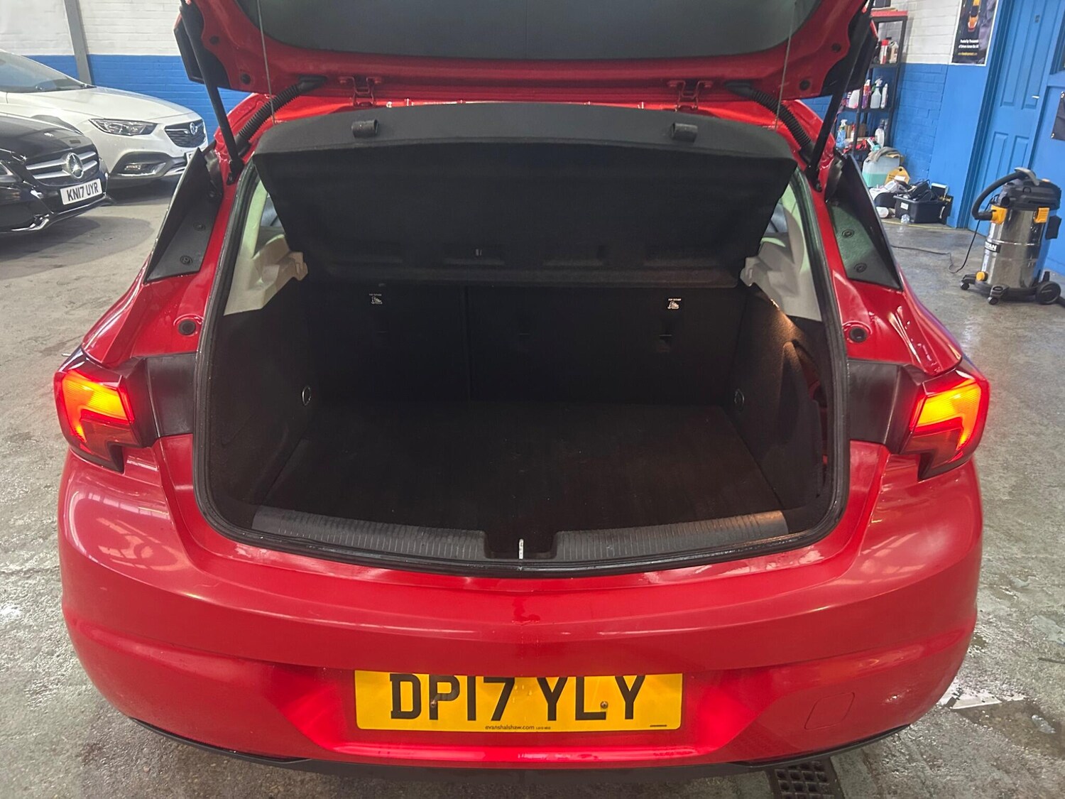 Used Vauxhall Astra 2017 for sale - 77479437: Photo 31