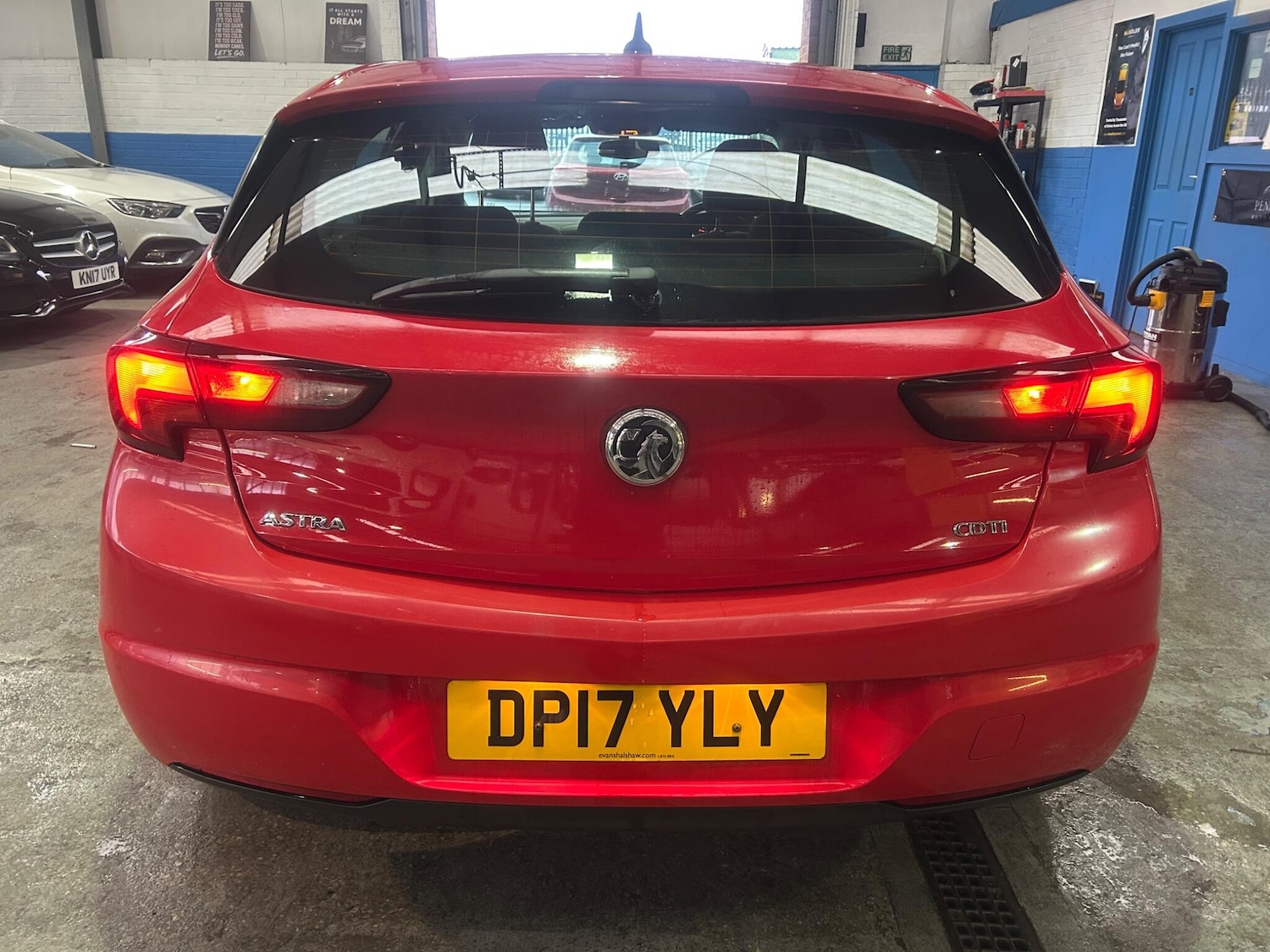Used Vauxhall Astra 2017 for sale - 77479437: Photo 9