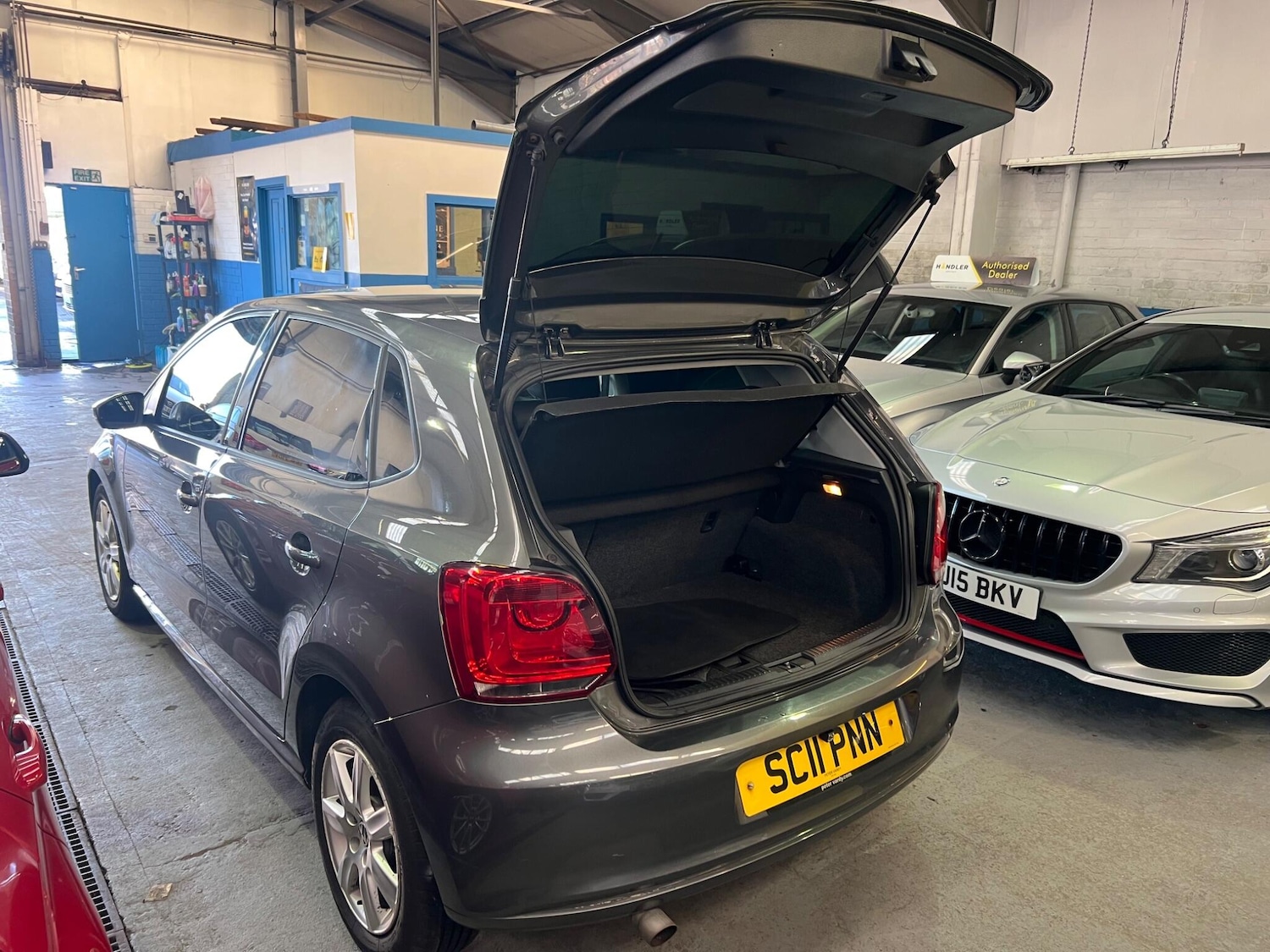 Used Volkswagen Polo 2011 for sale - 77564857: Photo 11