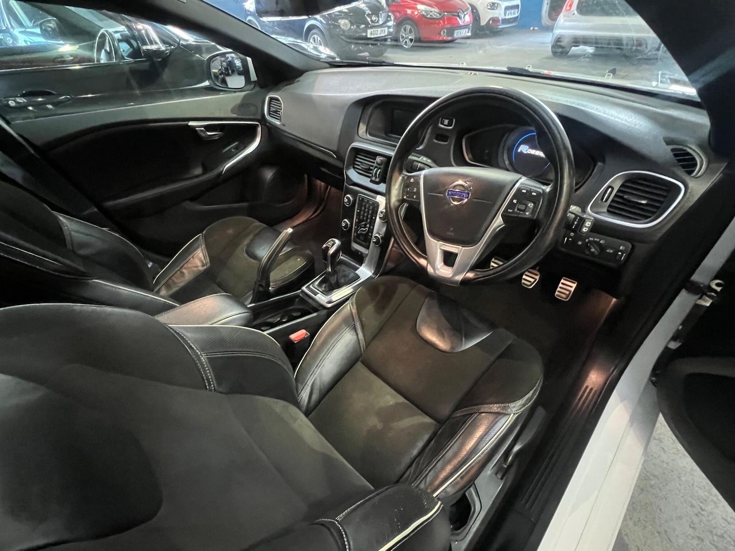 Used Volvo V40 2015 for sale - 77314850: Photo 15