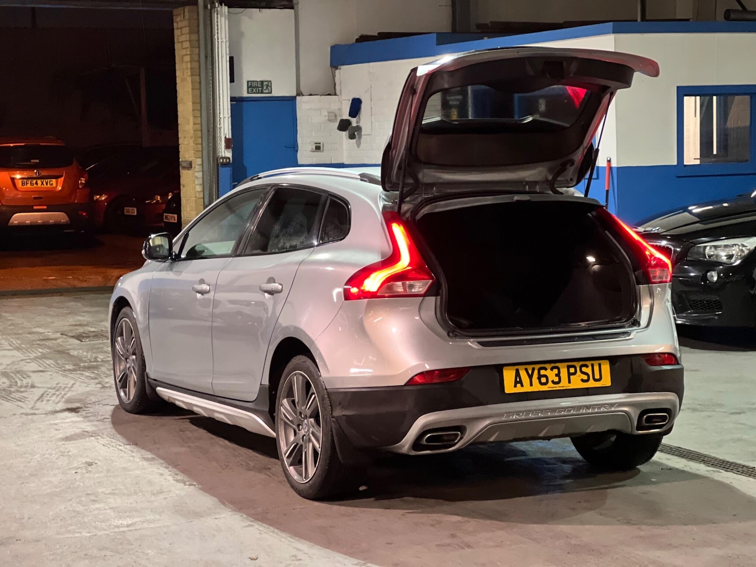 Used Volvo V40 Cross Country 2013 for sale - 76912728: Photo 12