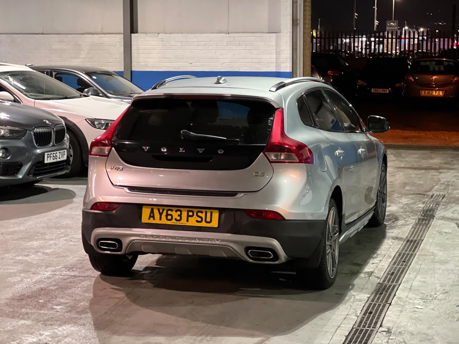 Used Volvo V40 Cross Country 2013 for sale - 76912728: Photo 17