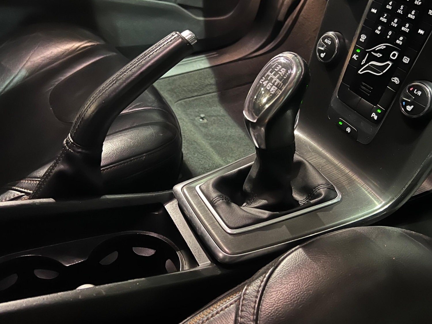 Used Volvo V40 Cross Country 2013 for sale - 76912728: Photo 22