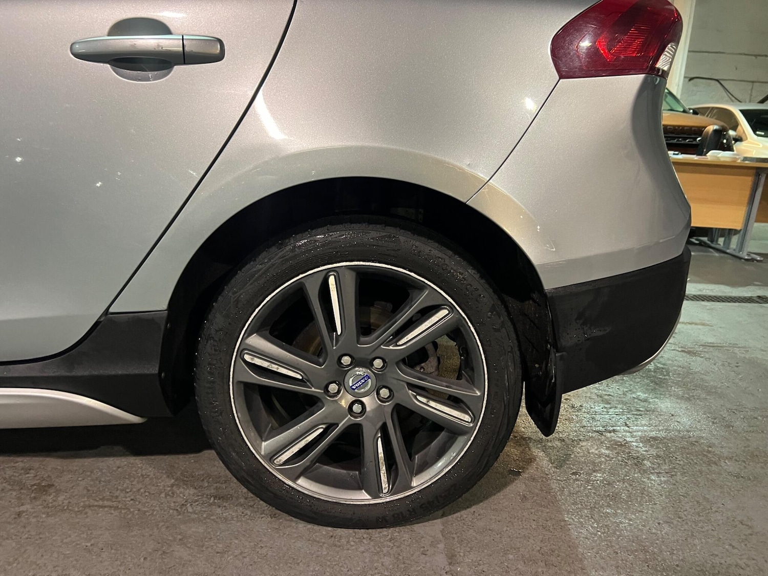 Used Volvo V40 Cross Country 2013 for sale - 76912728: Photo 30