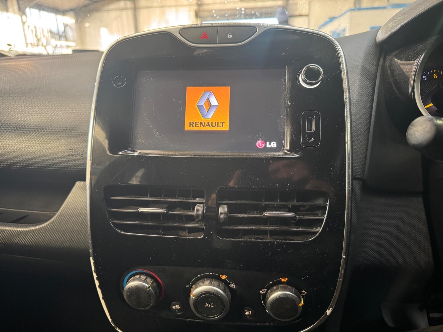 Used Renault Clio 2015 for sale - 77163200: Photo 13