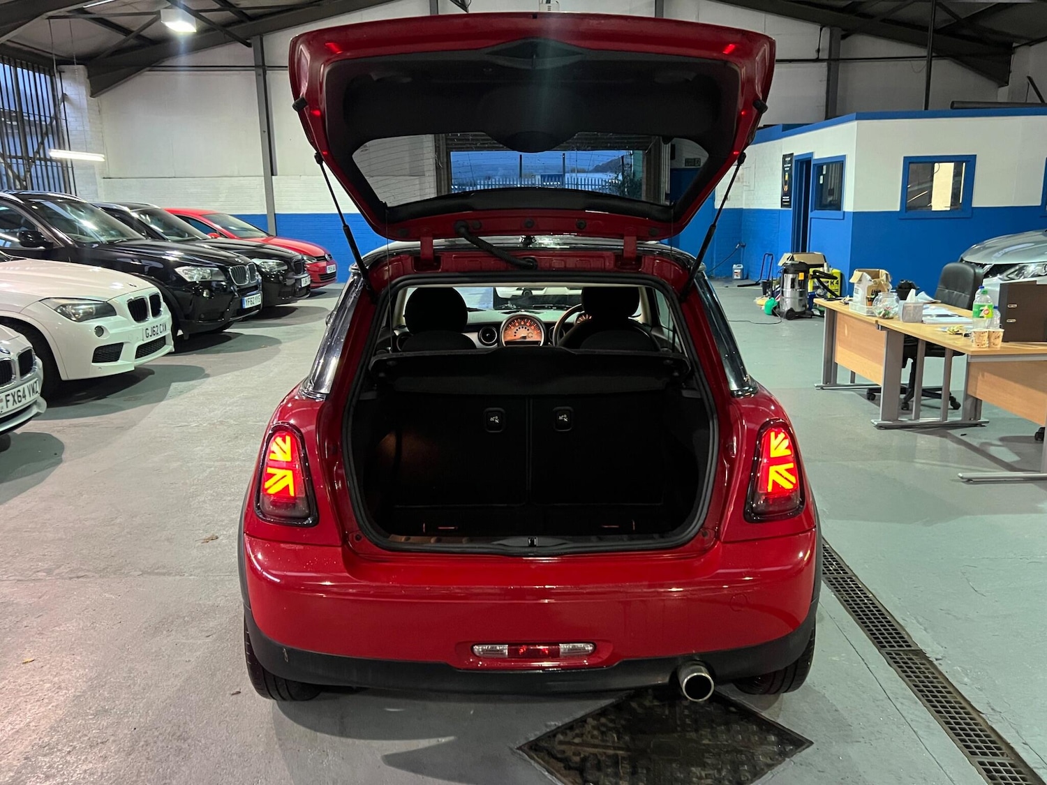 Used MINI Hatch 2010 for sale - 76619866: Photo 23