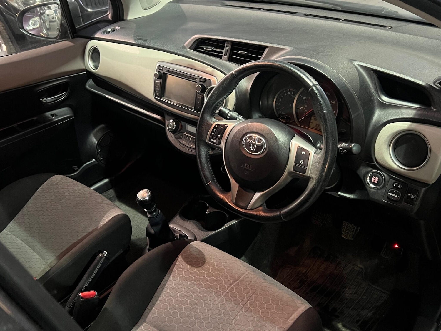 Used Toyota Yaris 2012 for sale - 76701217: Photo 11