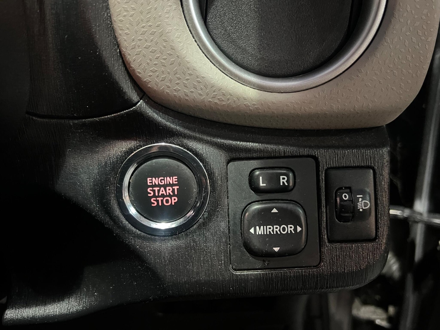 Used Toyota Yaris 2012 for sale - 76701217: Photo 18