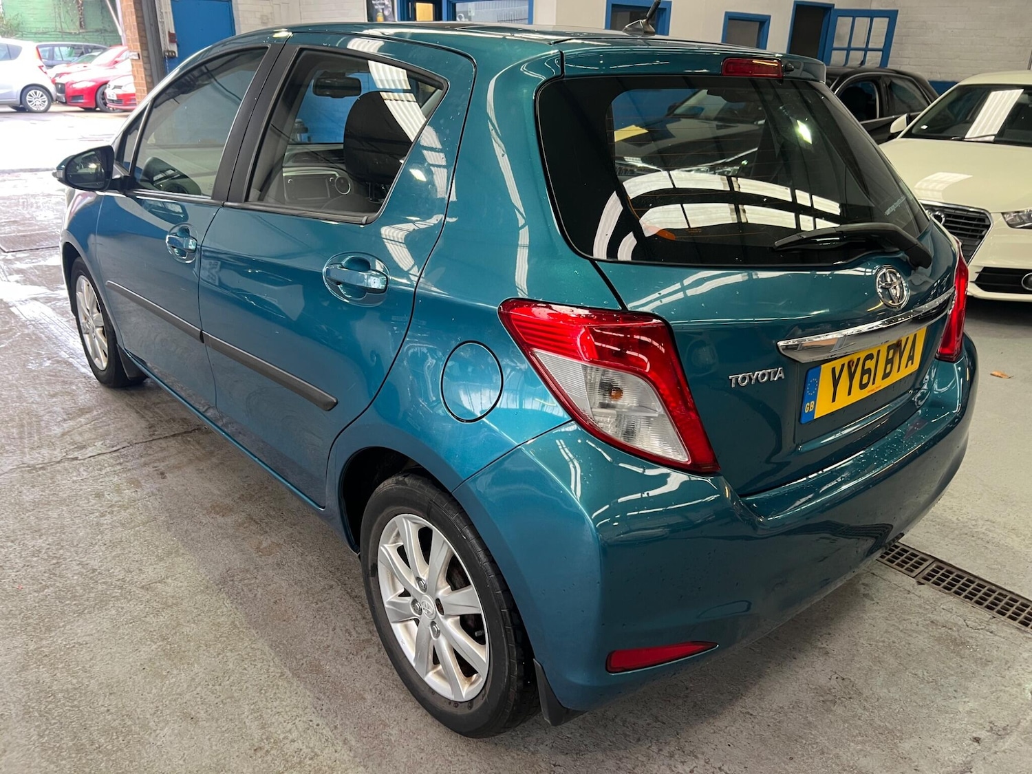 Used Toyota Yaris 2011 for sale - 76753140: Photo 10