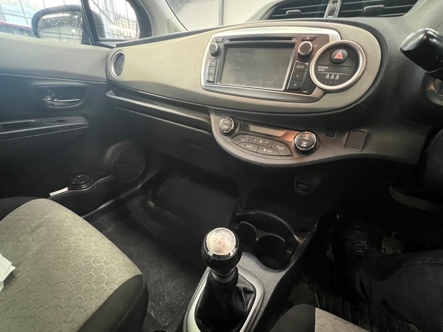 Used Toyota Yaris 2011 for sale - 76753140: Photo 18