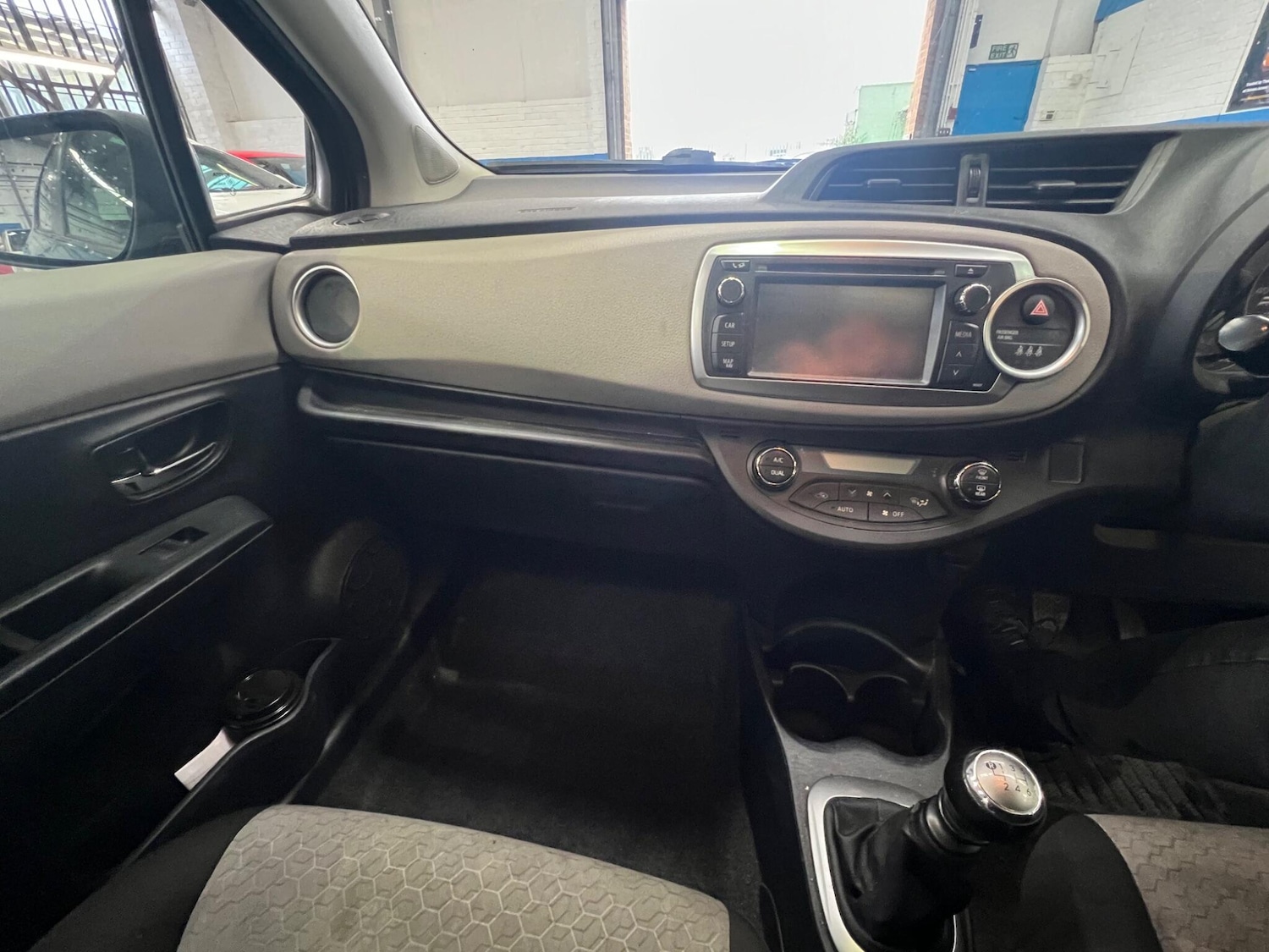 Used Toyota Yaris 2011 for sale - 76753140: Photo 19