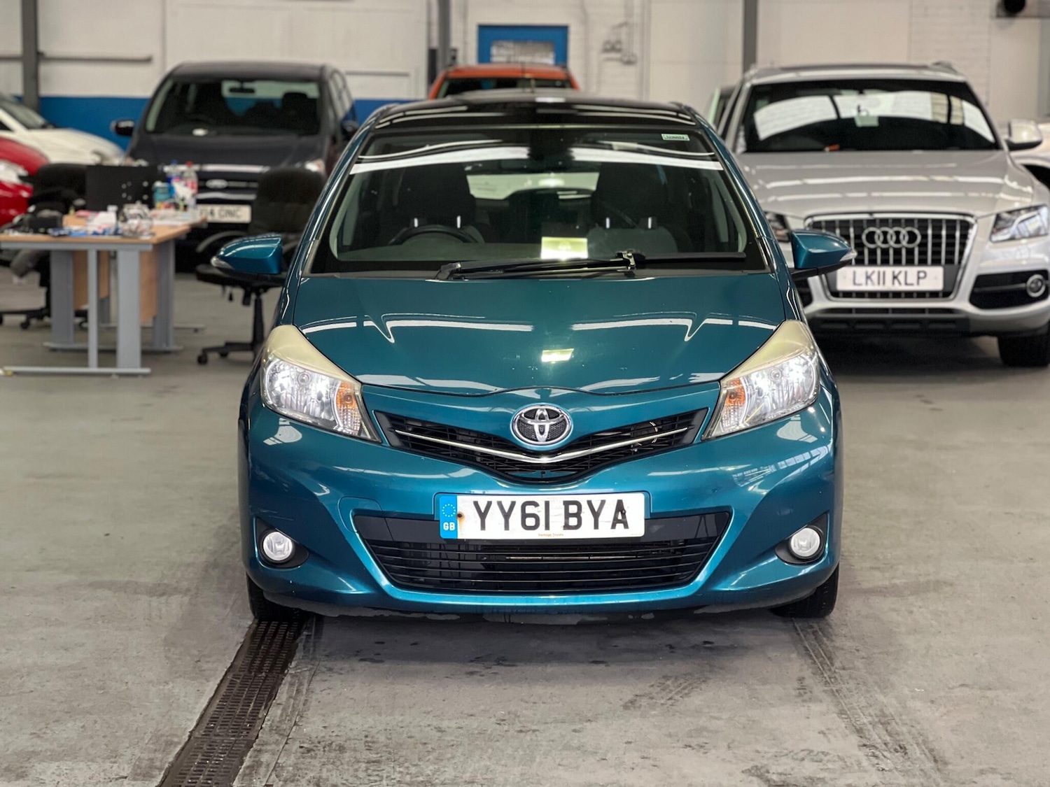 Used Toyota Yaris 2011 for sale - 76753140: Photo 2