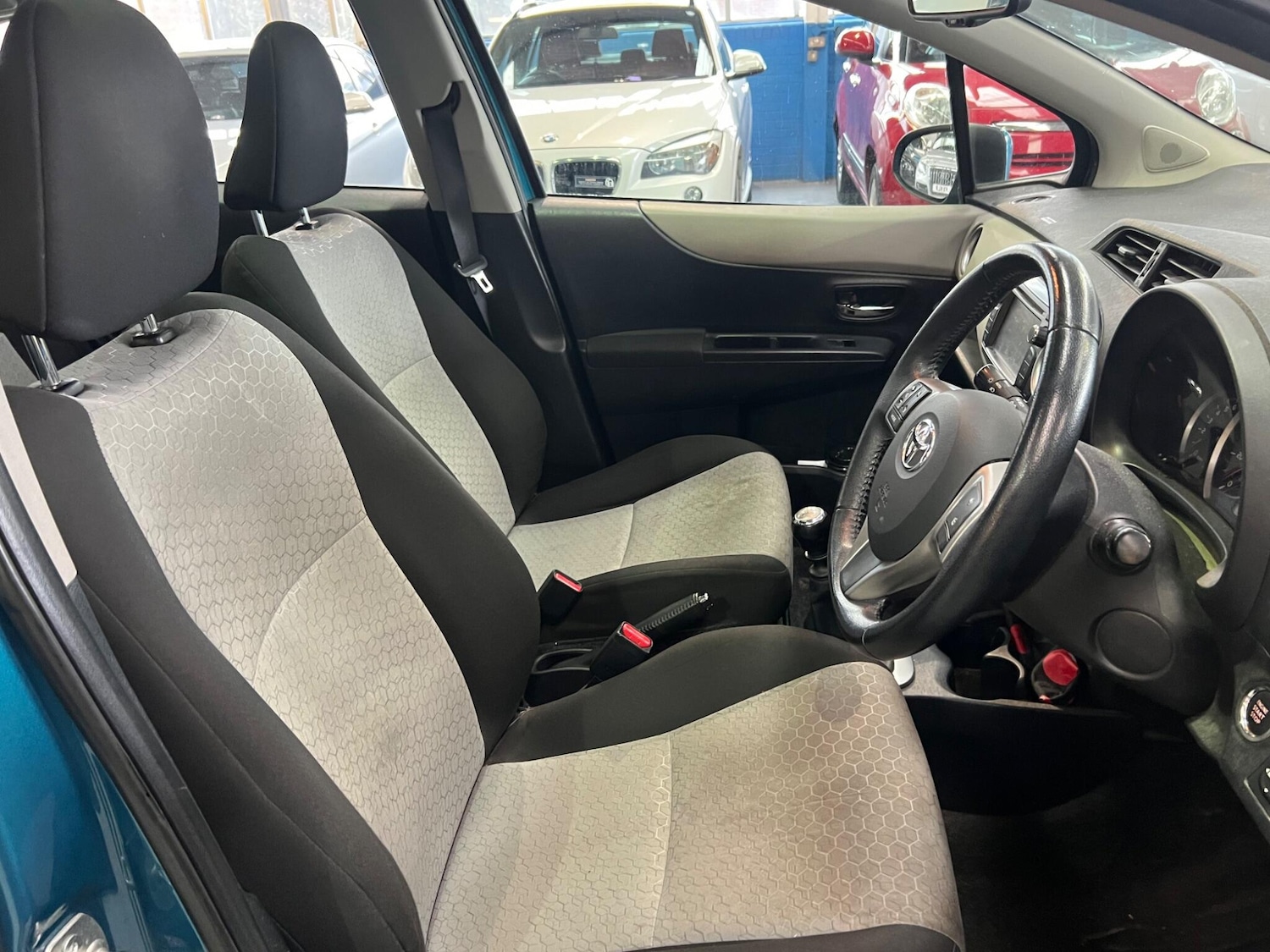 Used Toyota Yaris 2011 for sale - 76753140: Photo 20