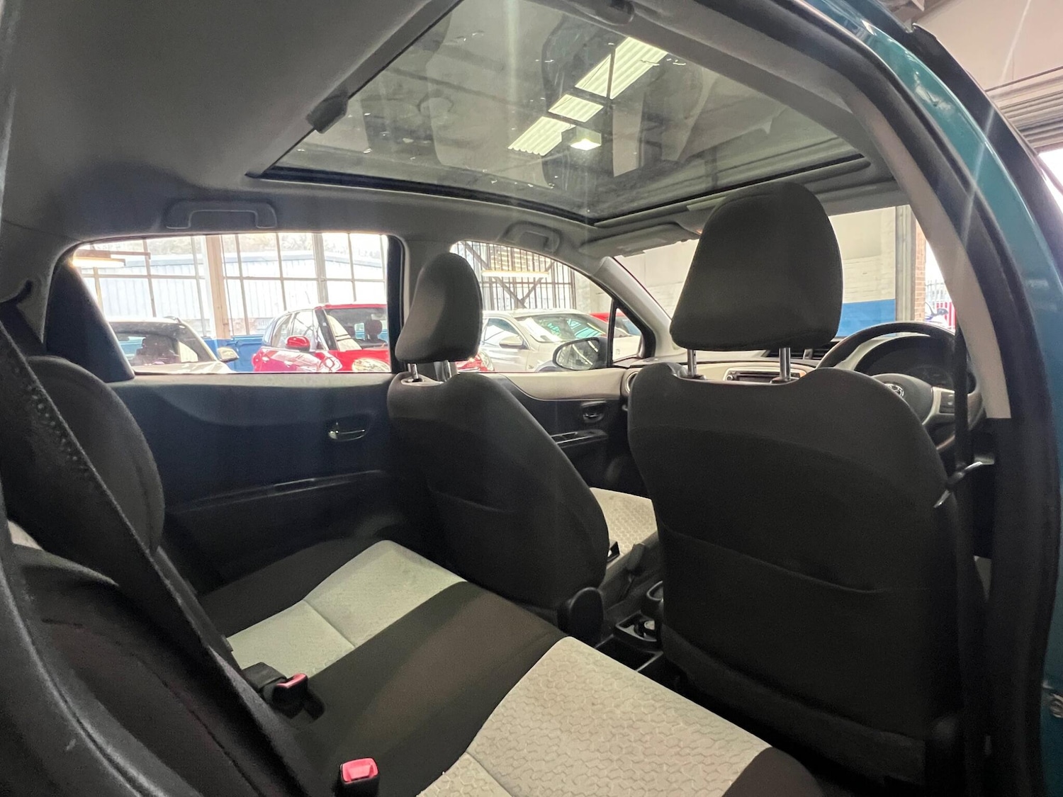 Used Toyota Yaris 2011 for sale - 76753140: Photo 22