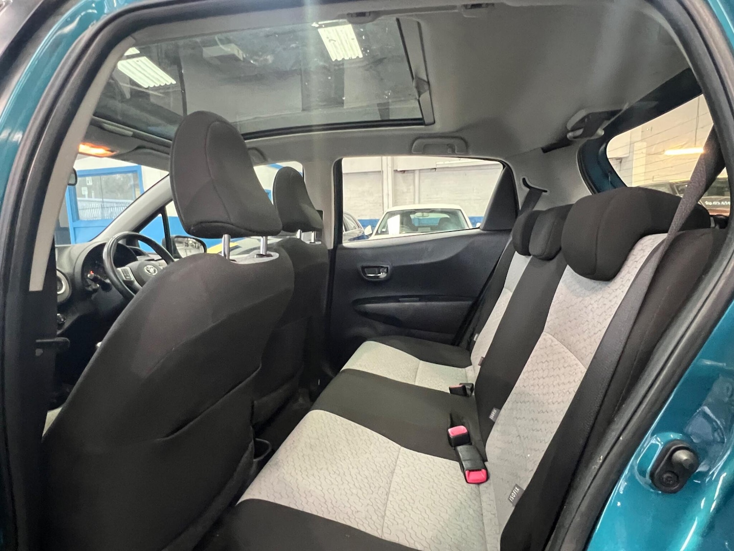 Used Toyota Yaris 2011 for sale - 76753140: Photo 25