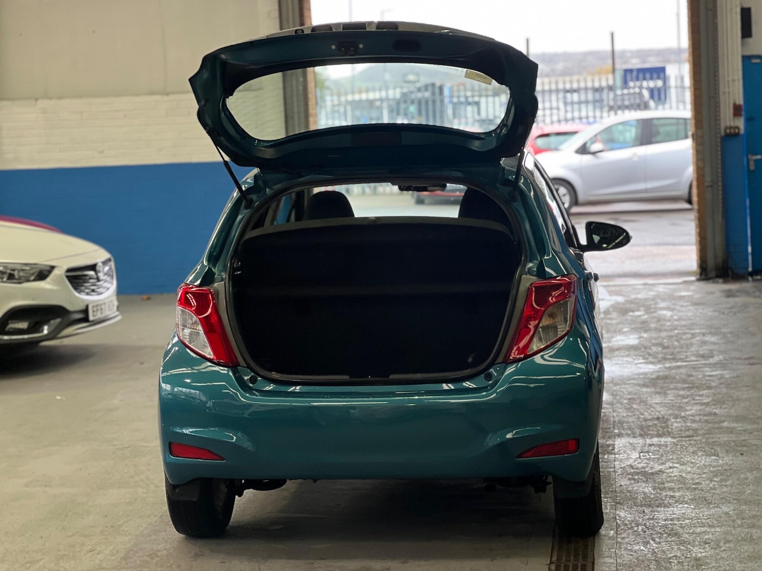 Used Toyota Yaris 2011 for sale - 76753140: Photo 34