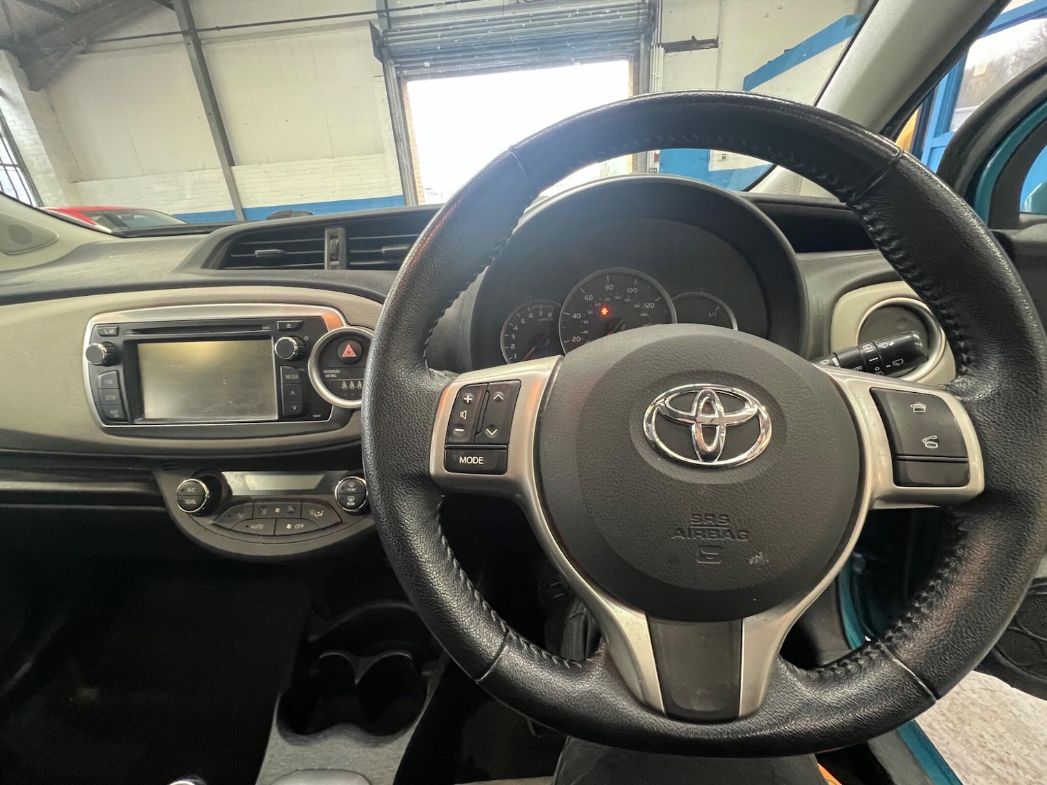 Used Toyota Yaris 2011 for sale - 76753140: Photo 35