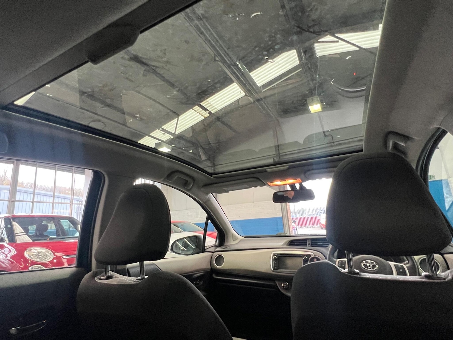 Used Toyota Yaris 2011 for sale - 76753140: Photo 38