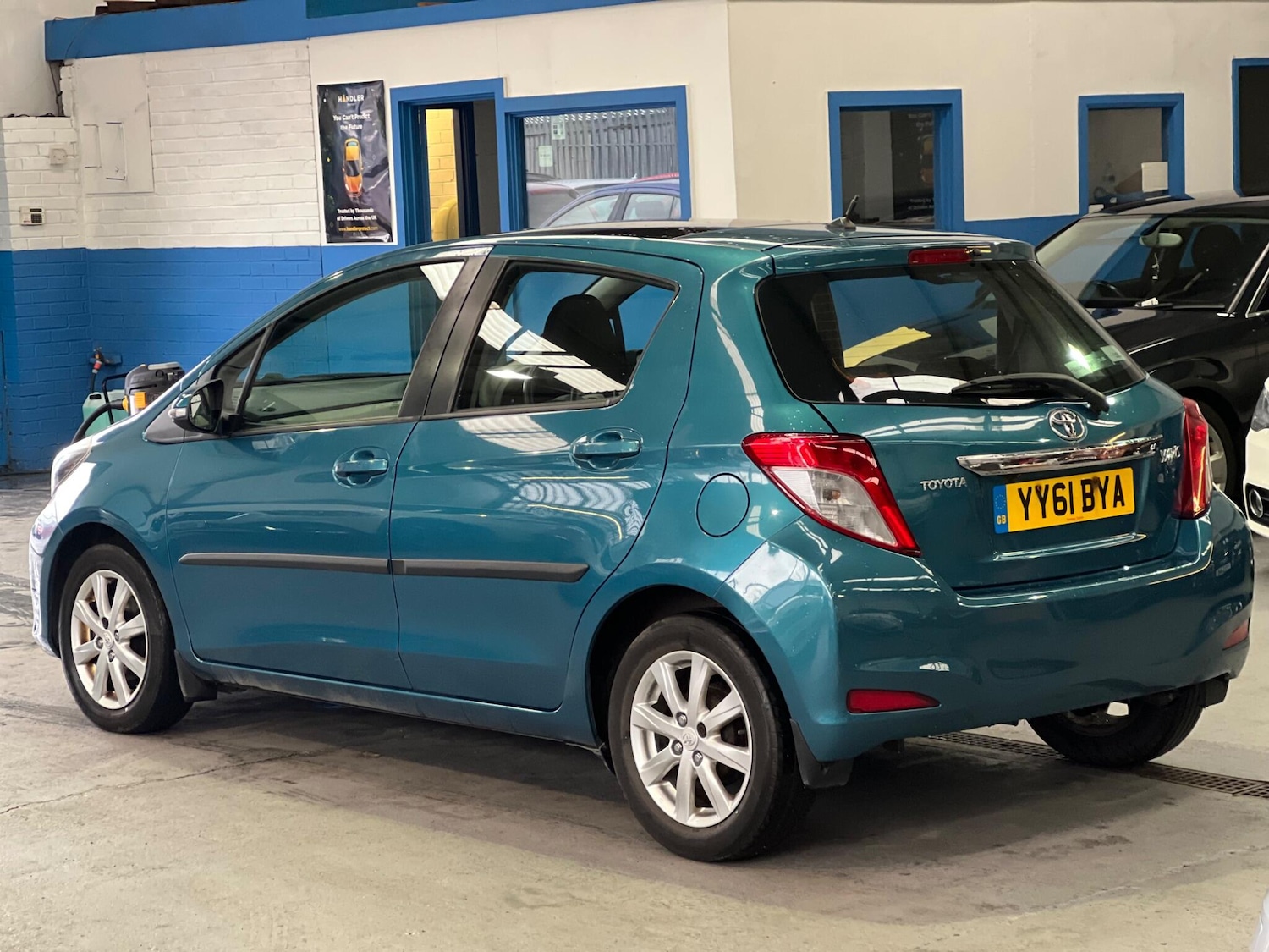 Used Toyota Yaris 2011 for sale - 76753140: Photo 4