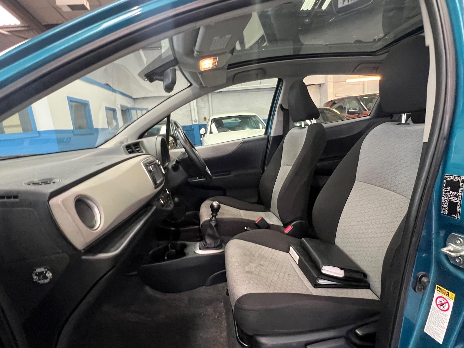 Used Toyota Yaris 2011 for sale - 76753140: Photo 40