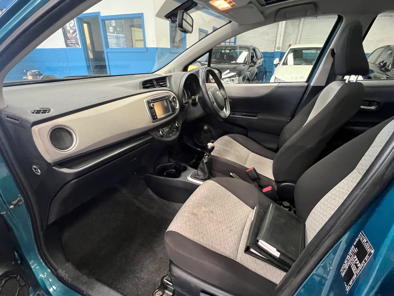 Used Toyota Yaris 2011 for sale - 76753140: Photo 41